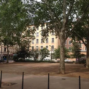 https://part-dieu-guichard-crequi-studio-mezzanine.hotels-rhonealpes.com