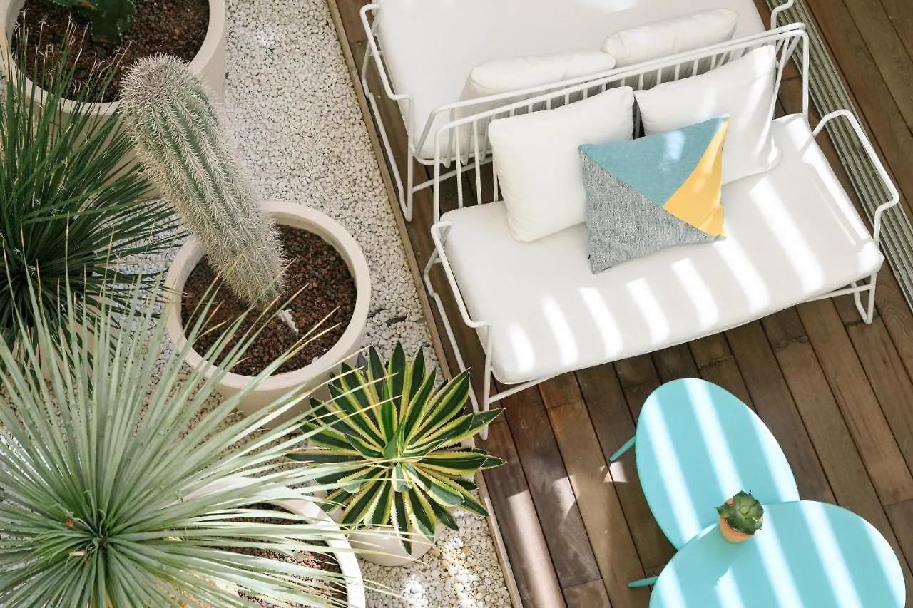 ניס The Deck Hotel By Happyculture